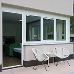 International House Mit Balkon Zw 2