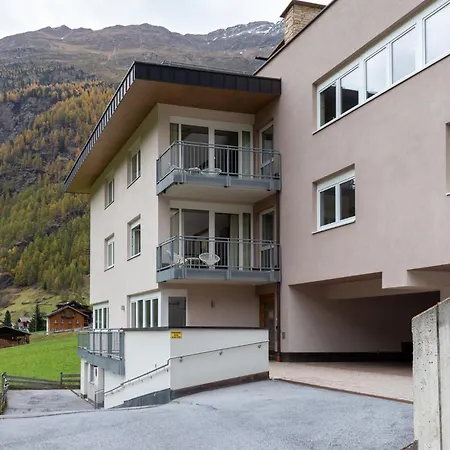 International House Mit Balkon Zw 2 Lägenhet