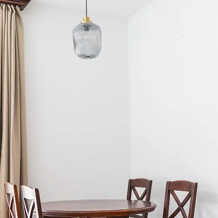 International House Mit Balkon Zw 2 *