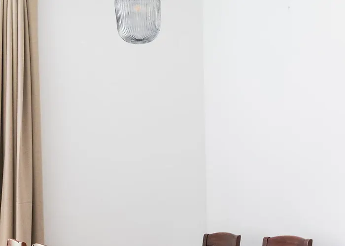 International House Mit Balkon Zw 2 *