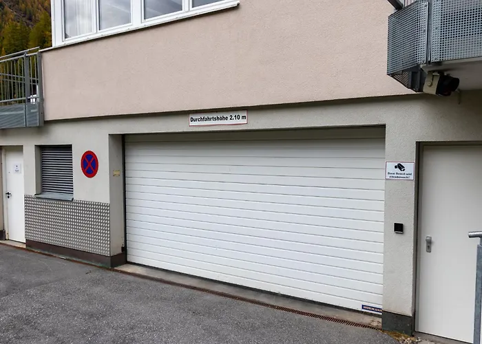 International House Mit Balkon Zw 2 Lägenhet